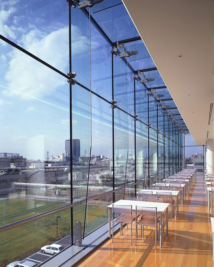 اجرای نمای شیشه ای - نمای ساختمان