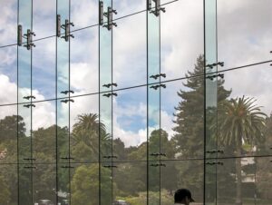نمای اسپایدر فین گلس - نمای شیشه ای
